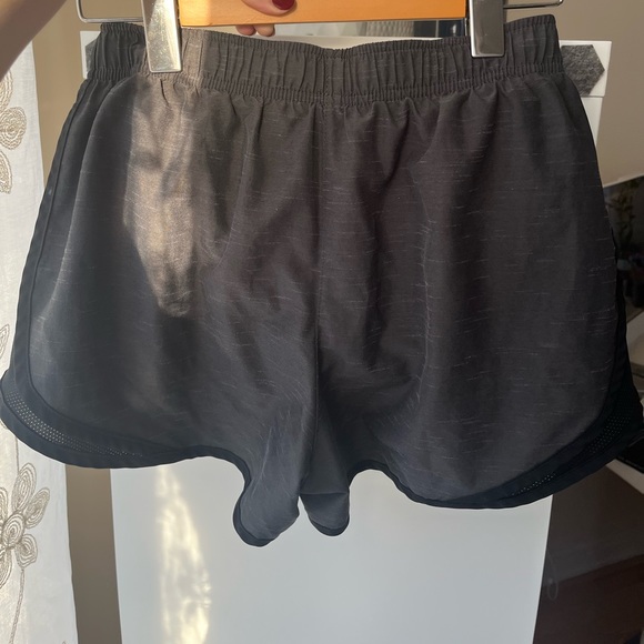 Nike Dry Fit Shorts - Picture 3 of 4